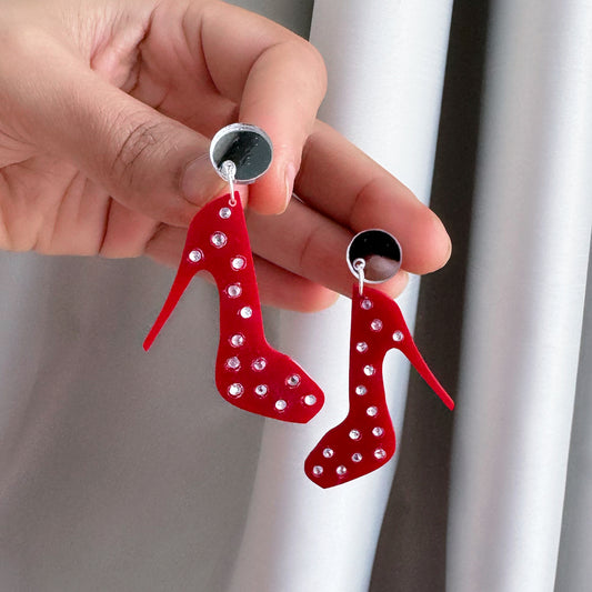 Stilettos Saga Danglers